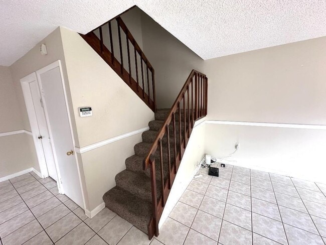 Building Photo - 1006 10th Ln
