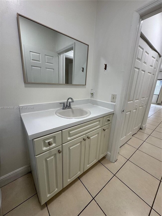 Building Photo - 761 NW 24th Ct