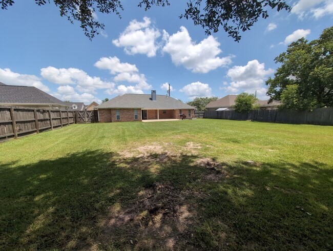 Building Photo - 7647 Rosewood Dr