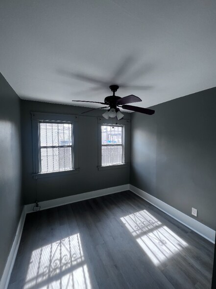 Building Photo - 5850 Estrella Ave