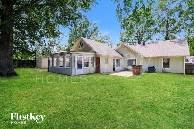 Building Photo - 970 Hawkview Dr