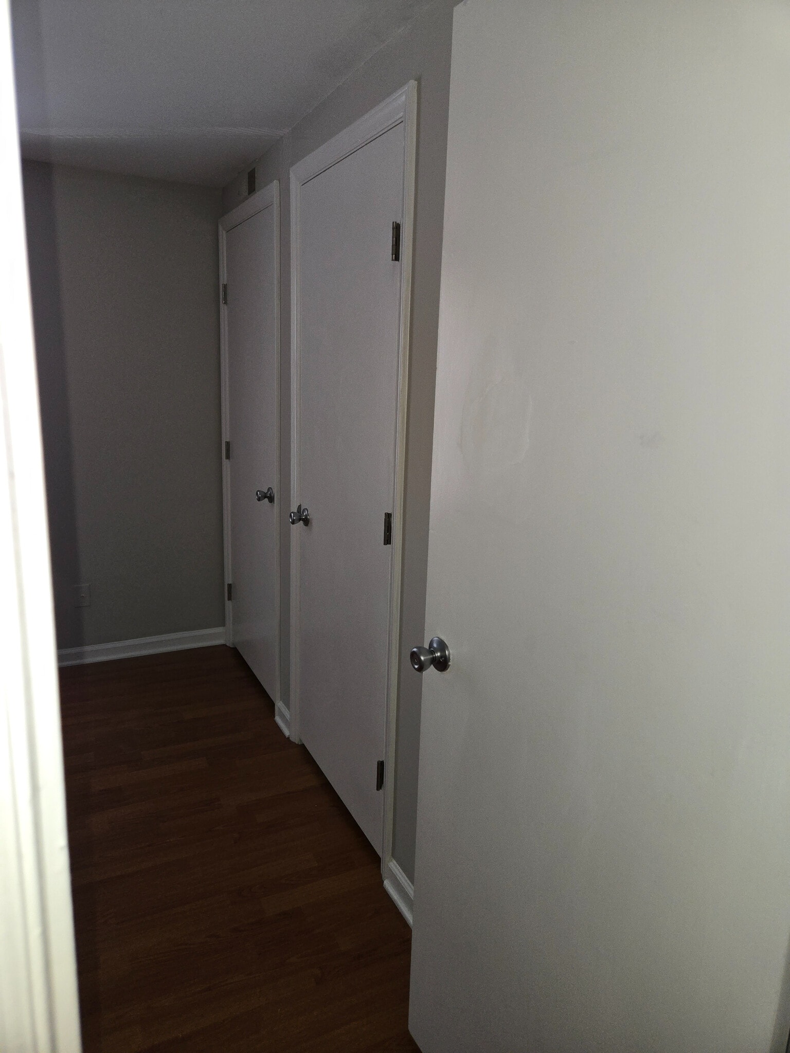 Building Photo - Room in Apartment on Arlyn Cir