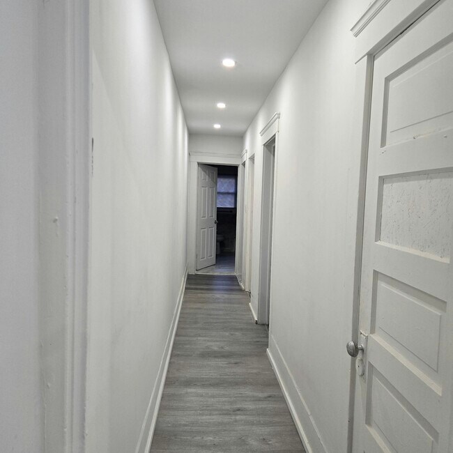Building Photo - 1443 W 85th St