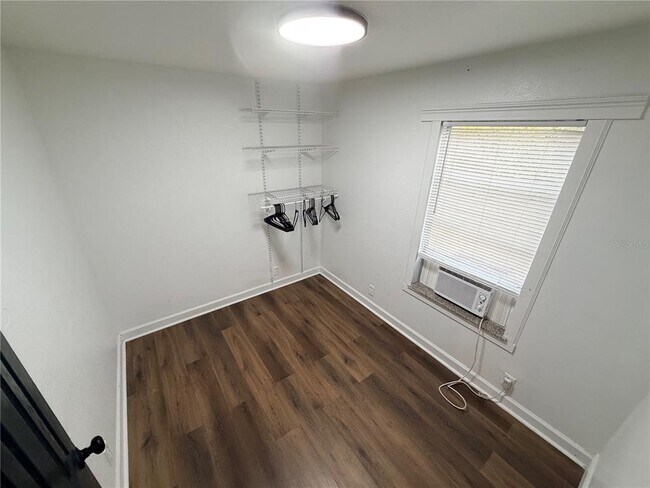 Building Photo - 5195 Countryside Ct