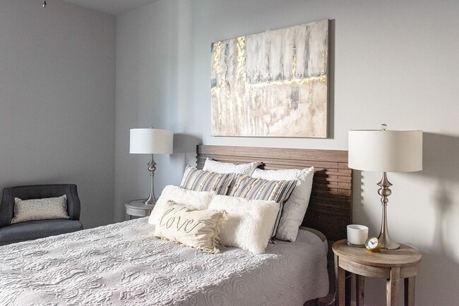 Building Photo - 2B/2B Luxury Louisville Condo with Mountai...