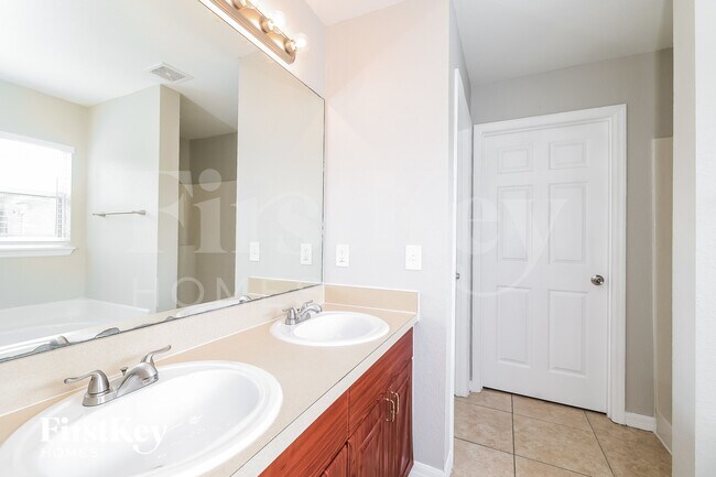 Building Photo - 612 Camel Ln