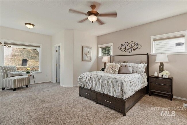 Building Photo - Stunning Home Near Warm Springs! FLEXIBLE ...