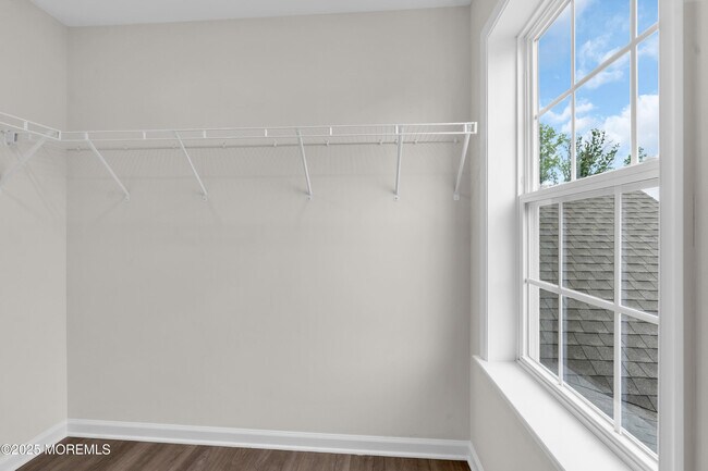 Building Photo - 317 Tulip Ct