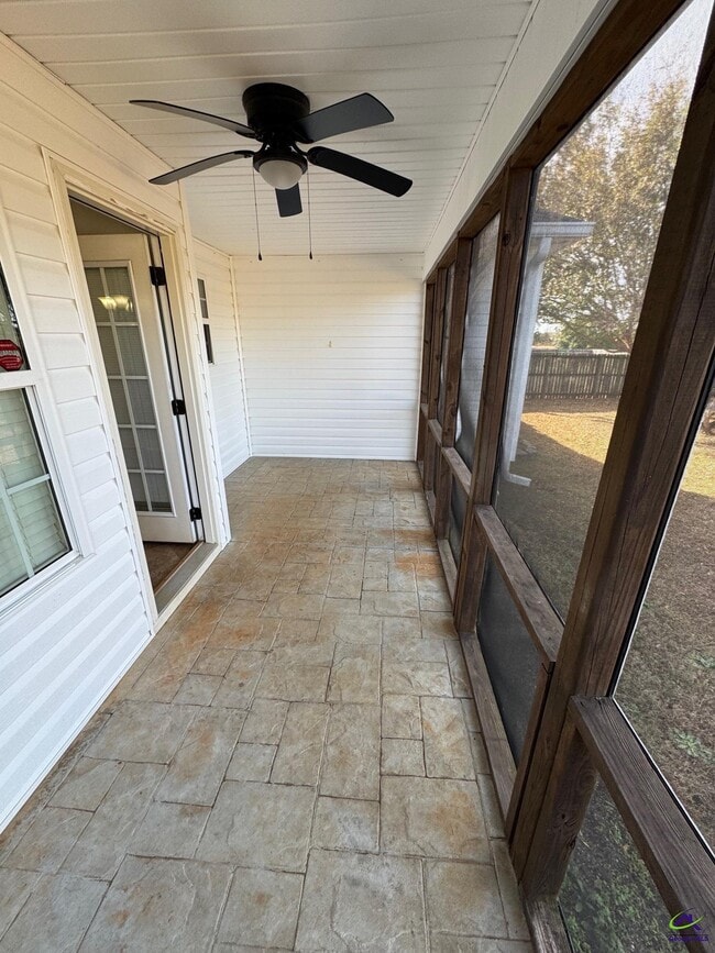 Building Photo - 302 Tug Ct