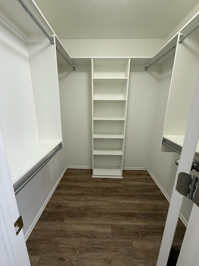 Building Photo - 701 S Stoneybrook St