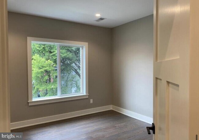 Building Photo - 1701 Trinidad Ave NE