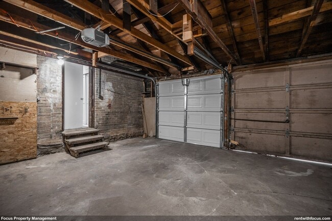 Building Photo - 213 Manitowoc St