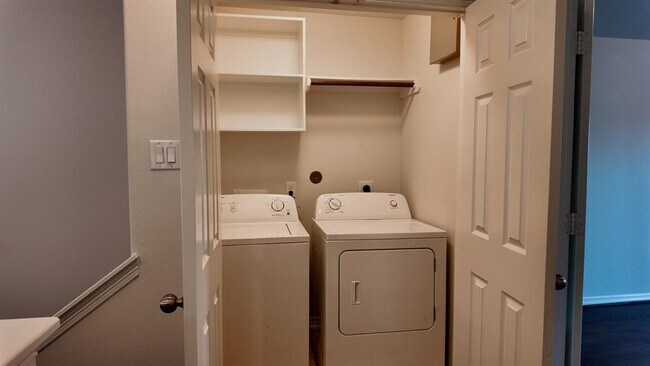 Building Photo - 7907 Bachwood Dr Dr