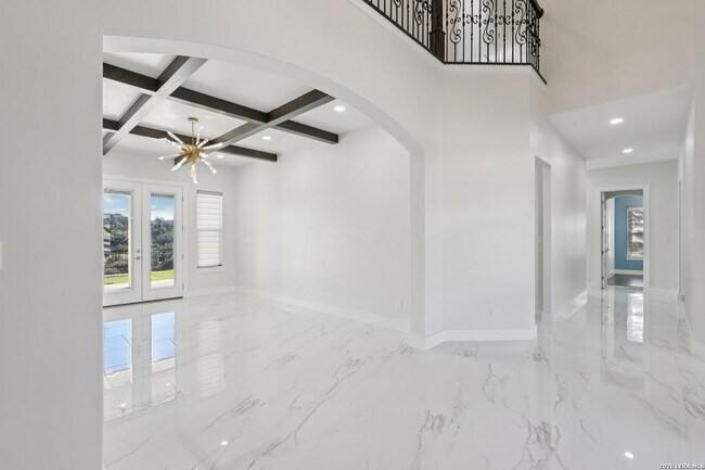 Building Photo - 10014 Ivory Canyon