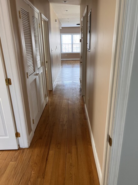 Building Photo - 143 Bellevue St