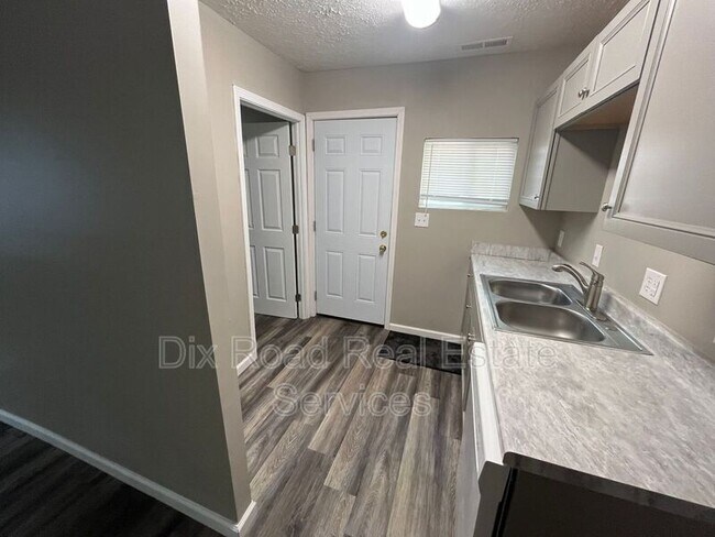 Building Photo - 4459 Catalina Ave