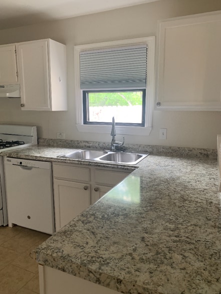 Building Photo - 716 Shadwell Dr