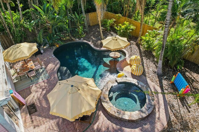 Building Photo - 522 31st St W