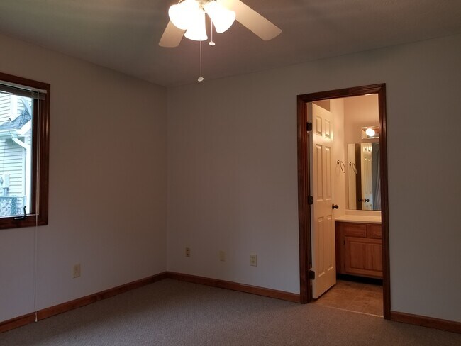 Building Photo - * August 2026* GREAT 3 Bed House!!