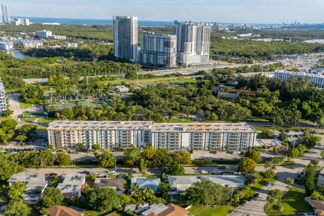 Building Photo - 16950 W Dixie Hwy