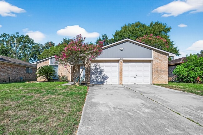 Building Photo - 802 Cascade Creek Dr