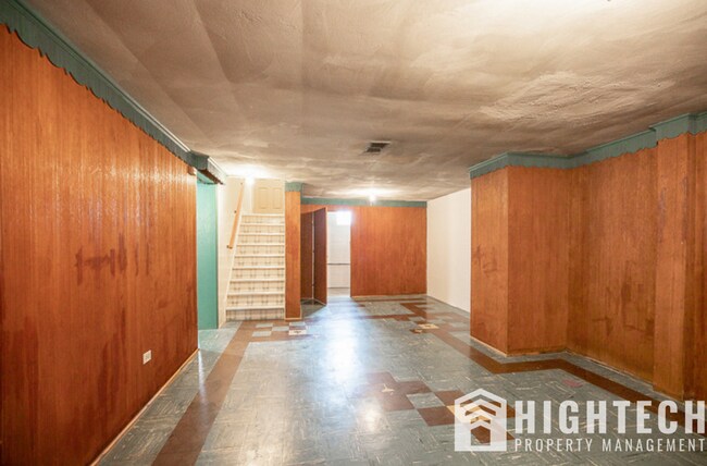 Building Photo - 3 bedroom/1 bath! PARMA!!
