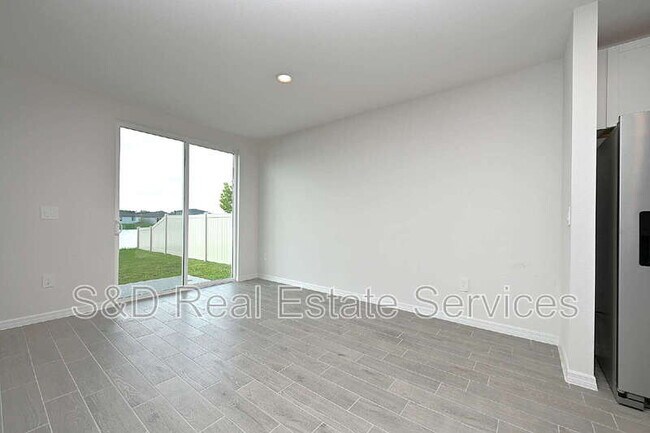 Building Photo - 2106 Rosewood Dr