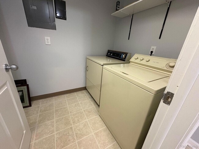 Building Photo - 2605 Greenstone Blvd