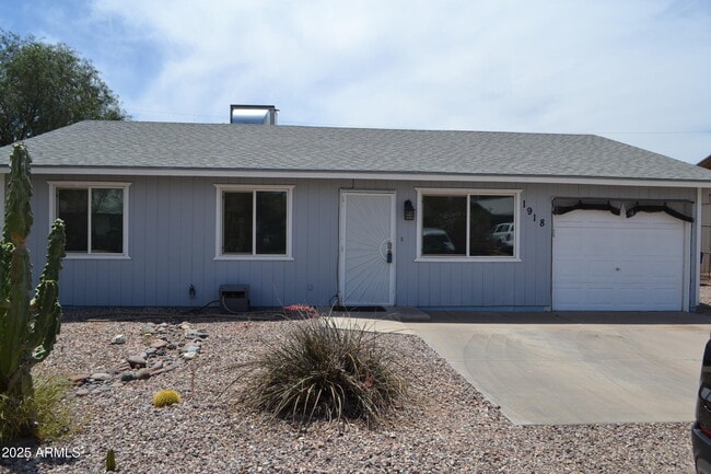 Building Photo - 1918 S Apache Dr