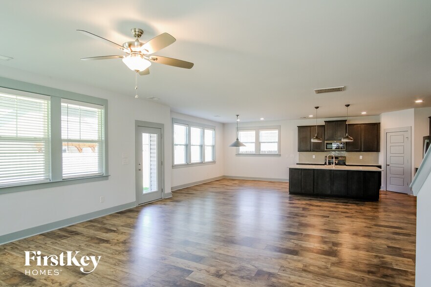 Building Photo - 222 Whirlaway Dr