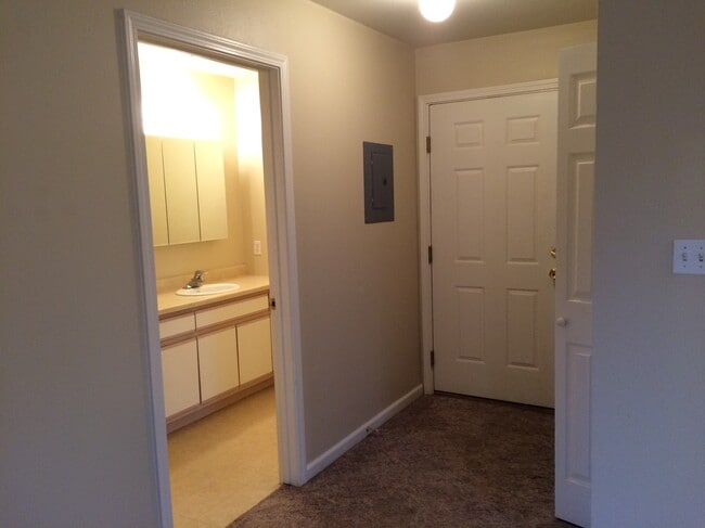 Building Photo - 1924 12th Ave S