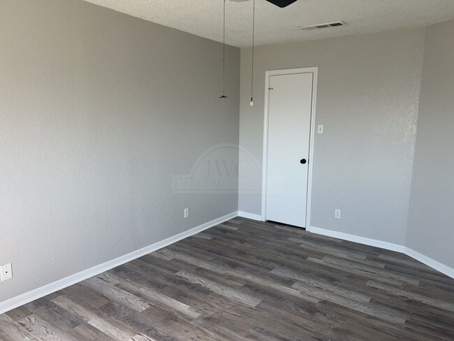 Building Photo - 2802 Delta Cir