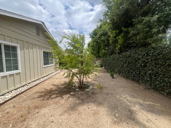 Building Photo - 17430 Gledhill St
