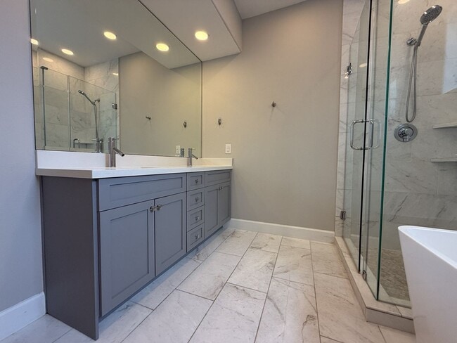 Building Photo - 2906 Baer St