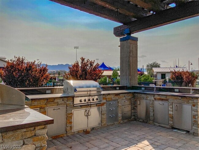 Building Photo - 9936 Wildhorse Cyn Ave