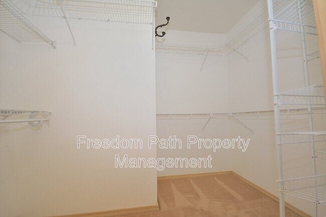 Building Photo - 500 E Sand Wedge Dr