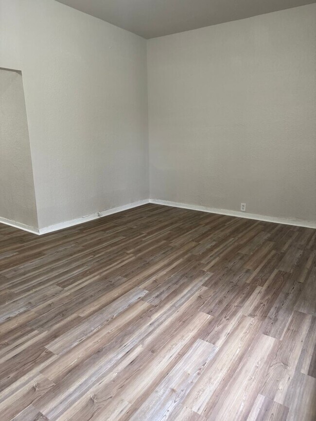 Building Photo - Fresh updates inside this 2 bedroom 1 bath apartment