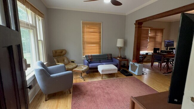 Building Photo - Charming 4-Bed Home with Granite Touches & Hardwood Elegance in Minneapolis!