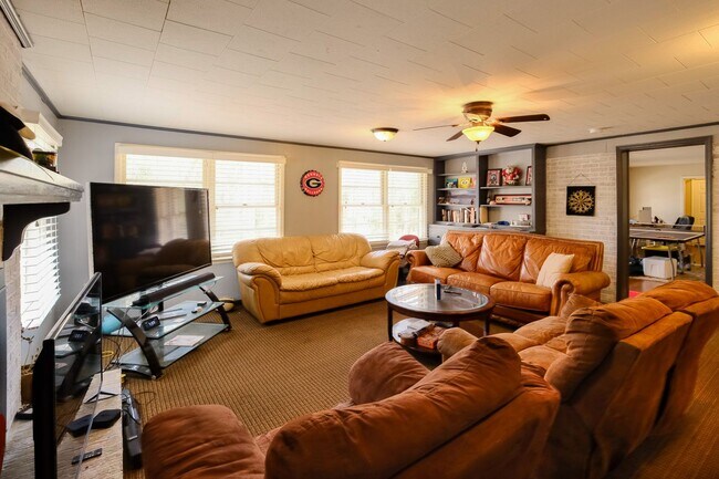 Building Photo - 1380 Ivywood Dr