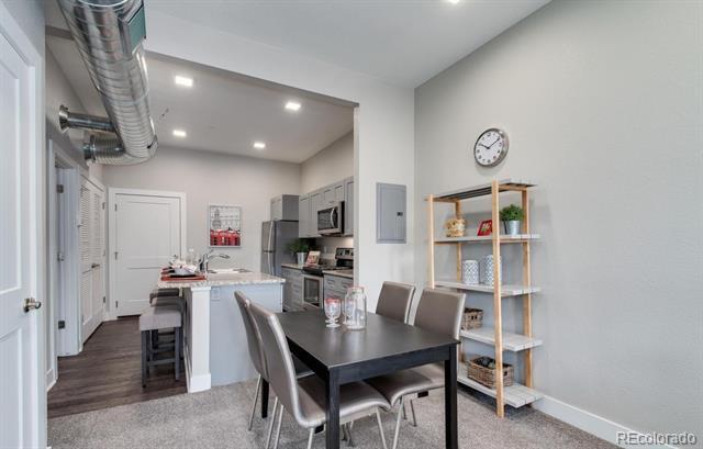 Building Photo - 300 S Logan St