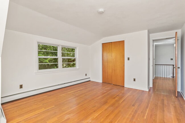 Building Photo - 38 Maplewood Dr