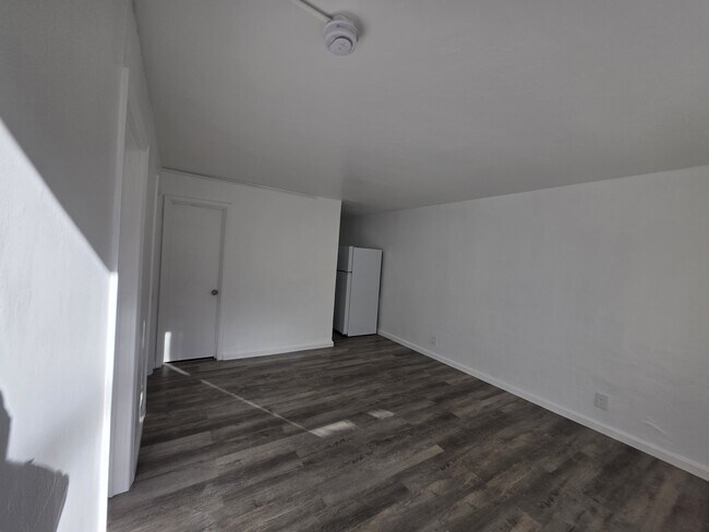 Building Photo - 3033 2nd St