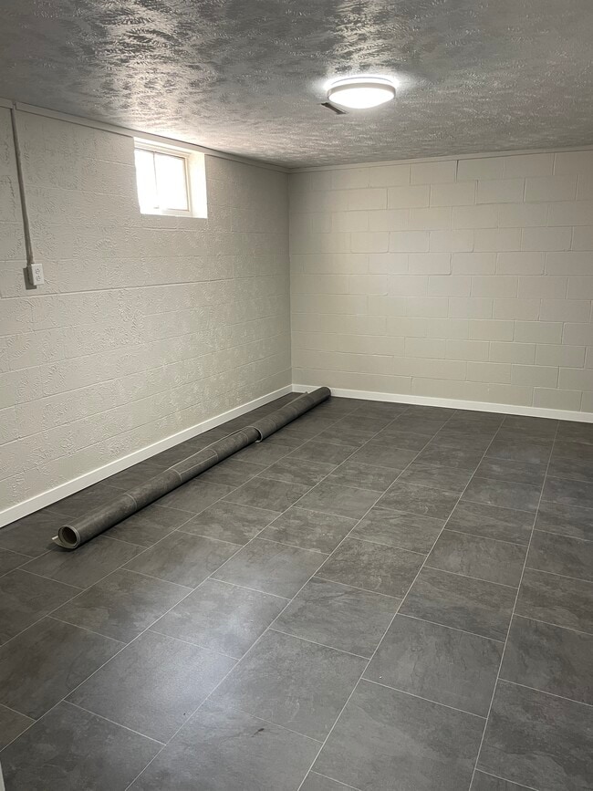 Building Photo - 866 S 45th St