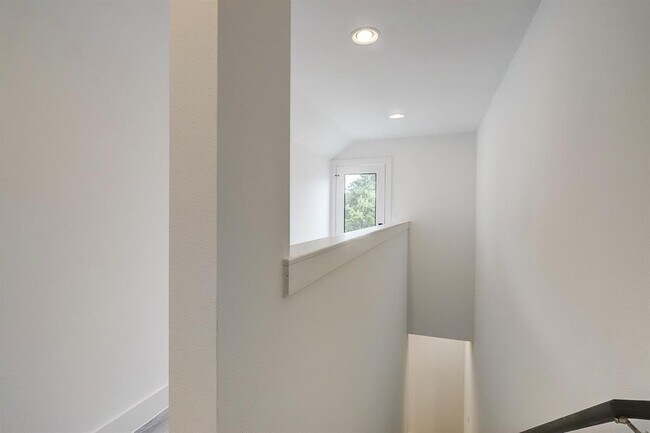 Building Photo - 4304 Sondick Ct