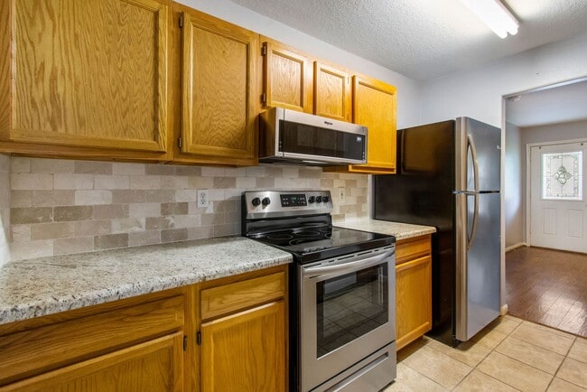 Building Photo - 10629 Royal Cavins Dr