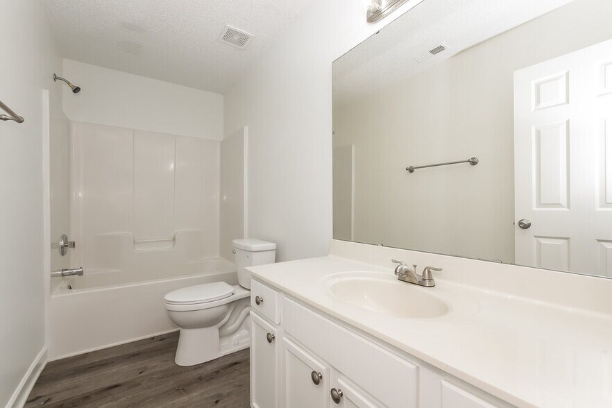 Building Photo - 2127 Pleasant Dale Dr