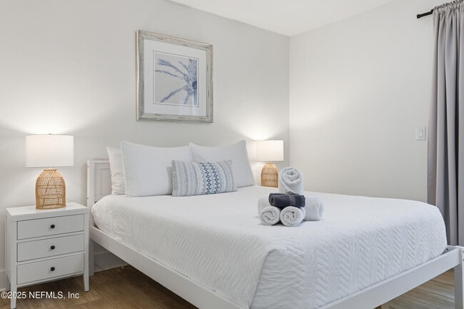 Building Photo - 420 3rd St S