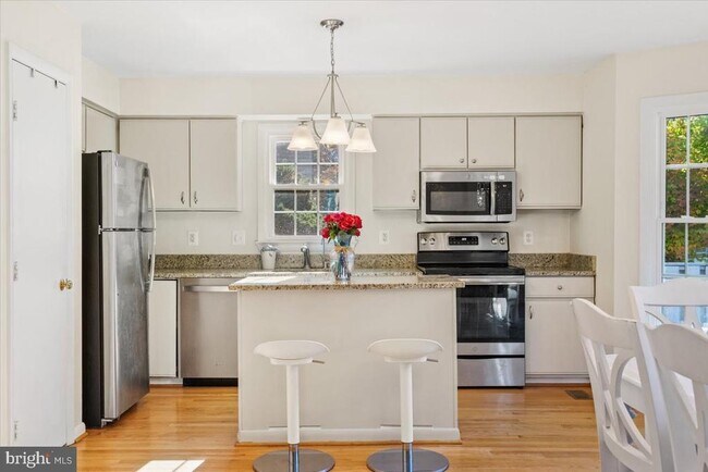 Building Photo - 7 Rawlston Ct