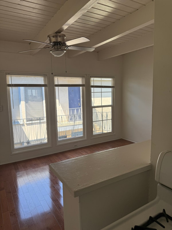 Building Photo - 1909 Beachwood Dr