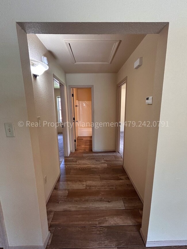 Building Photo - MOVE IN SPECIAL! JUST PAY MOVE IN FEES! 2 ...